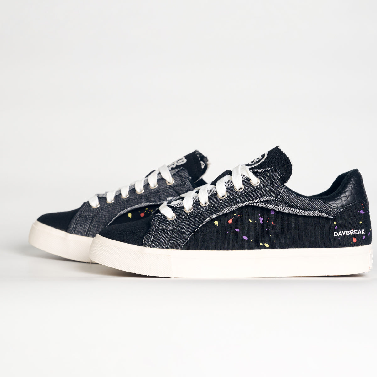 NEVER GIVE UP Low Cut Hemp Sneaker